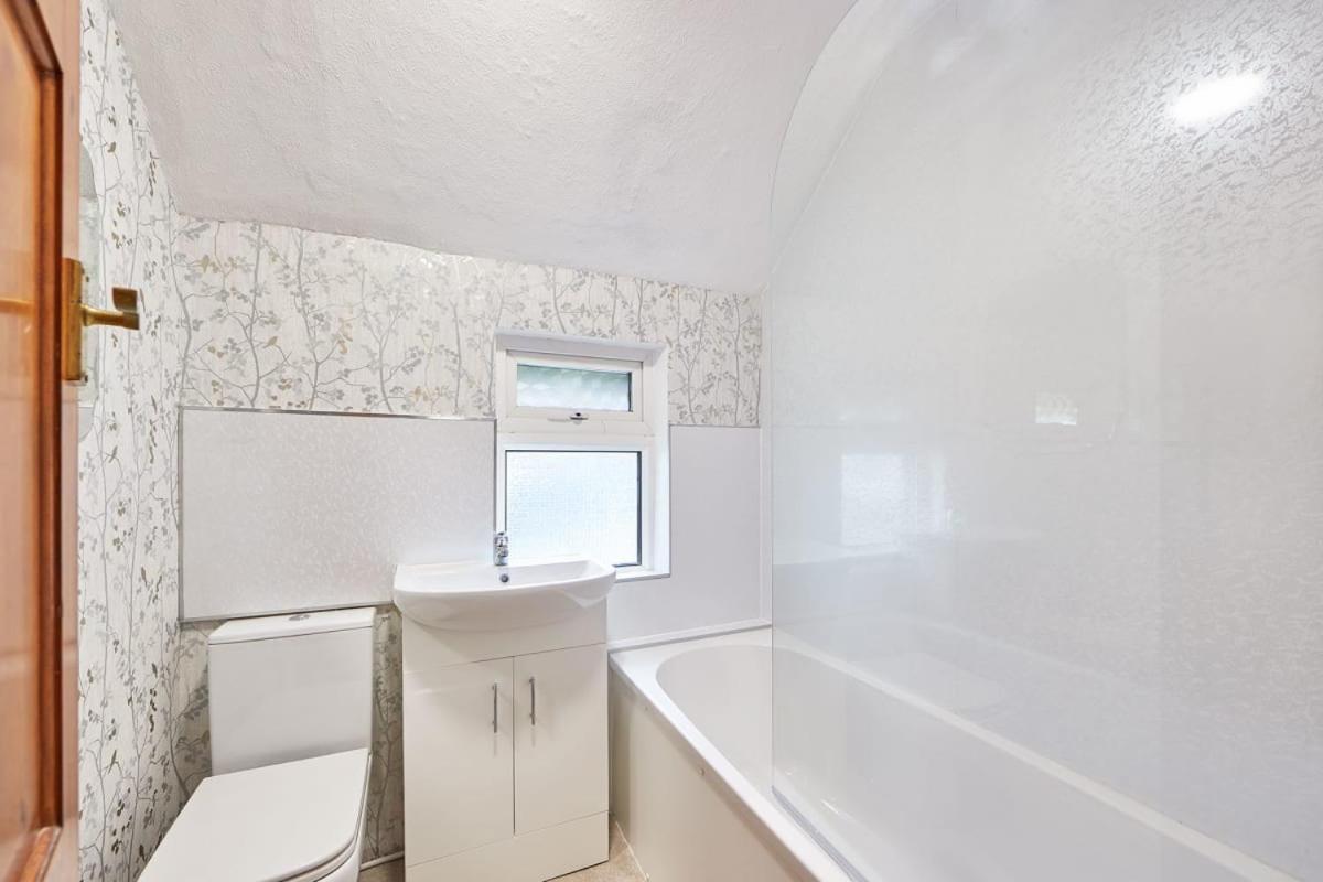 Blue Sky 3 Bedroom Cottage Whitby Ngoại thất bức ảnh